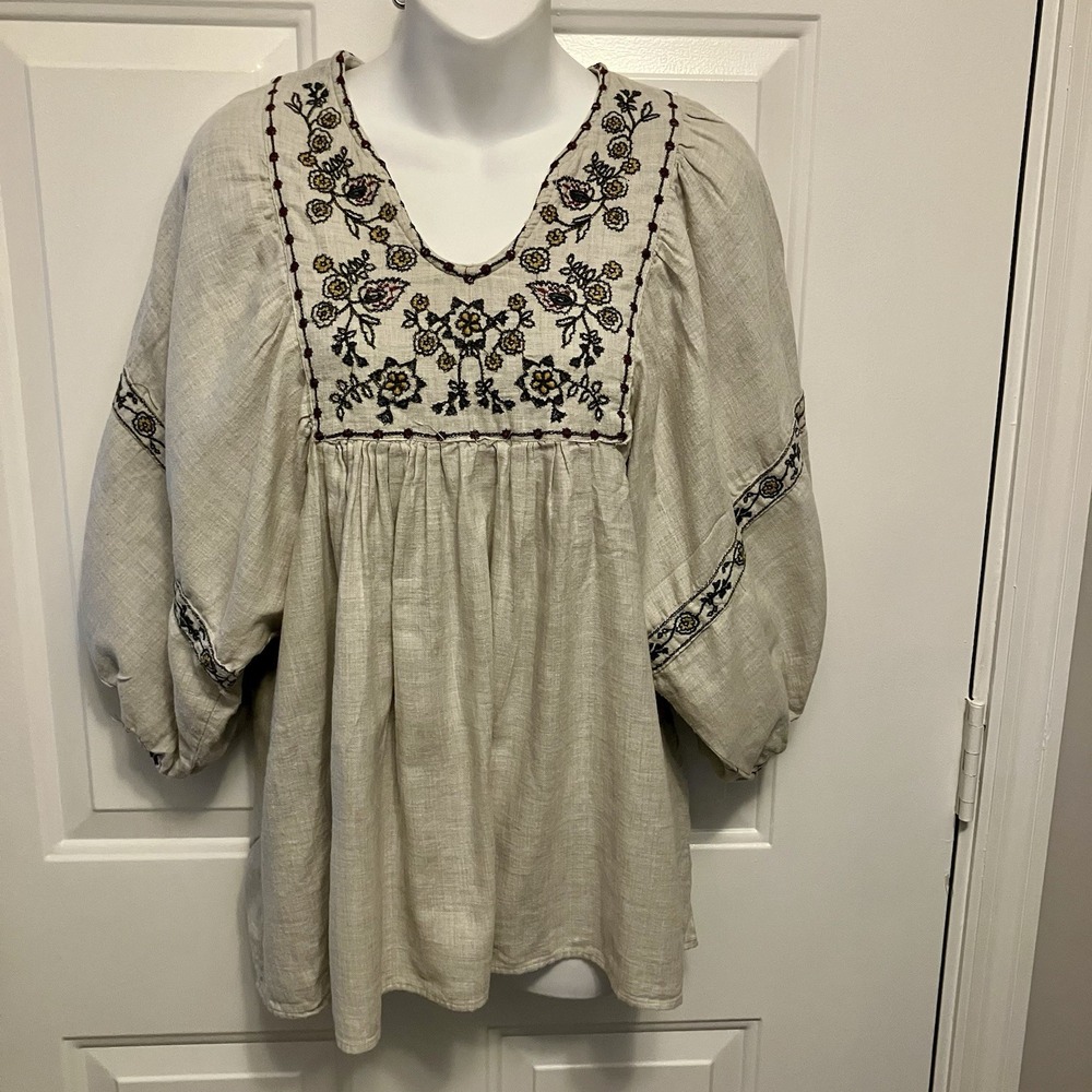 Max Studio Boho Shirt Top Sz Medium Embroidered Floral Lightweight Beige Cotton